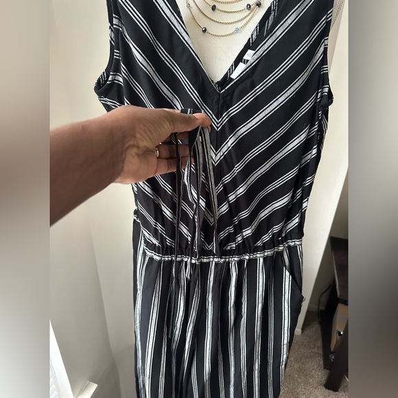 GAP Chevron Print V-Neck Wide-Leg Capri Romper Black & White Striped Size S Tall - Picture 13 of 14